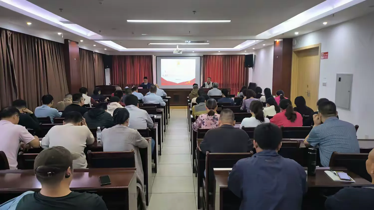 市环发公司召开学习贯彻党的二十届四中全会精神和海南自由贸易港封关政策专题宣讲会