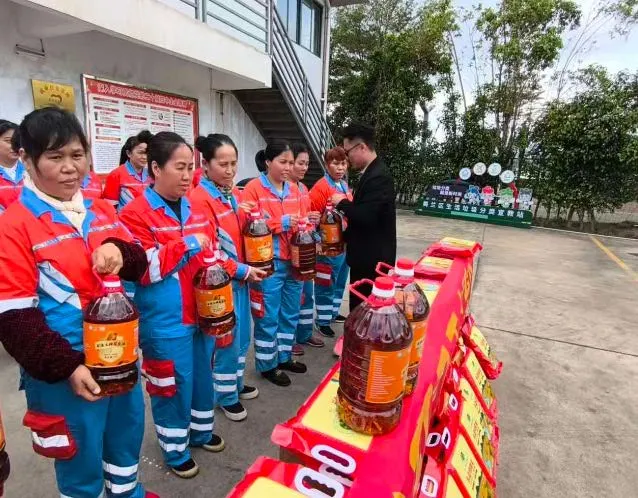 市环发公司开展2026年春节慰问海口市一线环卫工人活动(图7)